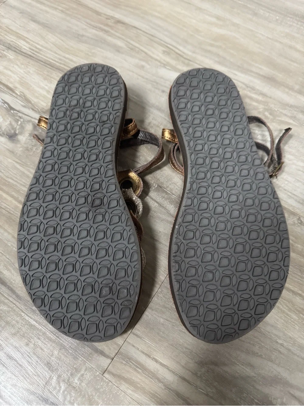 Women’s Reef Metallic Accent Brown Leather T-Strap Sandals